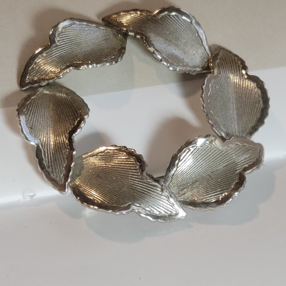Circle of Life Leaves Wreath Rhodium Plate Brooch Pin 1970s Exc Condition